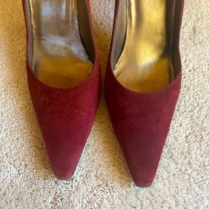 Stuart Weitzman - Burgundy suede pumps